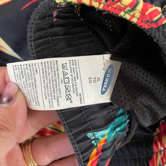 Old Navy/ men’s swim suit - Picture 3 of 4